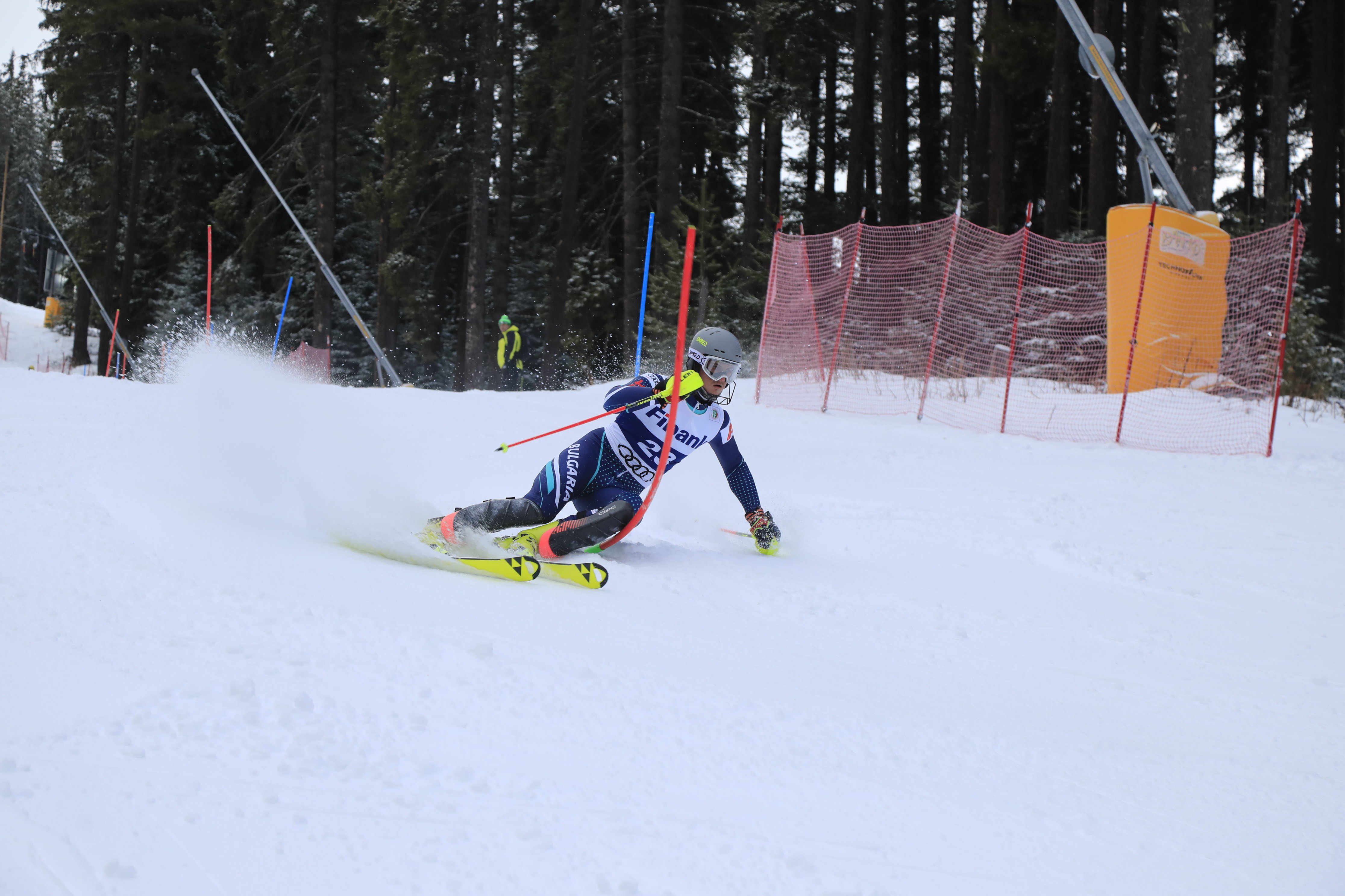 Националът ни в алпийските ски Камен Златков Мотен спечели първия