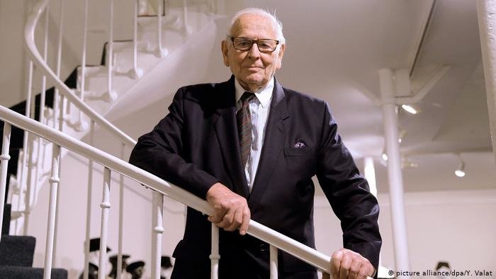 На 98 годишна възраст почина френският моден дизайнер Пиер Kарден съобщи