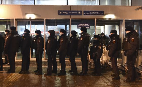 Навални се завърна в Русия