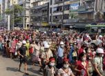 Стотици на протест срещу преврата в Мианмар
