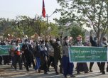 Военните в Мианмар искат край на протестите. Великобритания обмисля санкции
