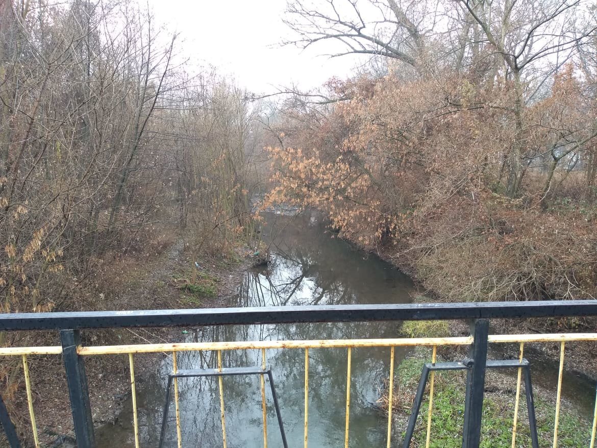 Един един метър укрепване и почистване на речното корито на двата