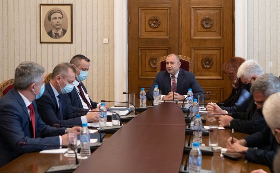 Президентът извика шефове на службите заради Северна Македония
