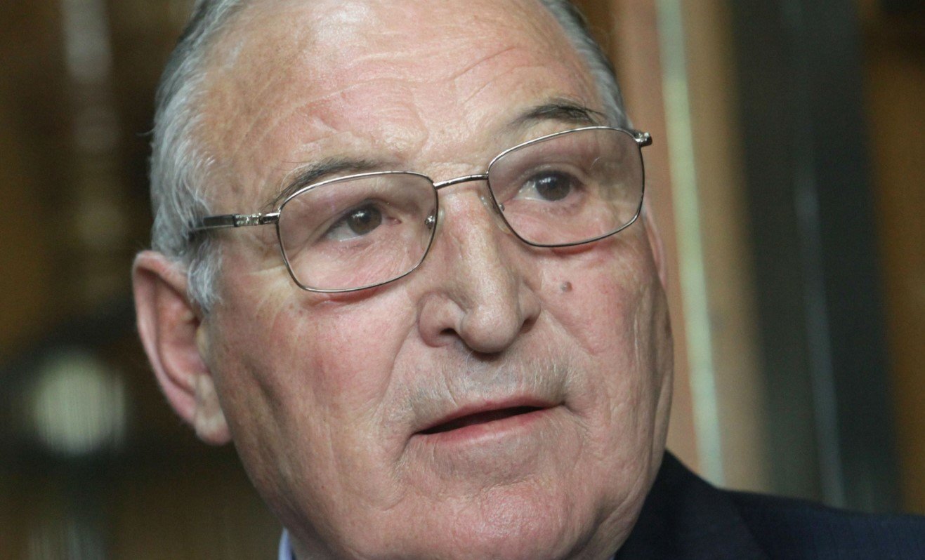 Tреньорът Димитър Пенев се включва в политическата битка той