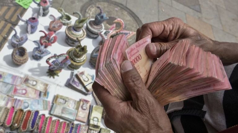Венецуелската централна банка обяви че ще започне да емитира три