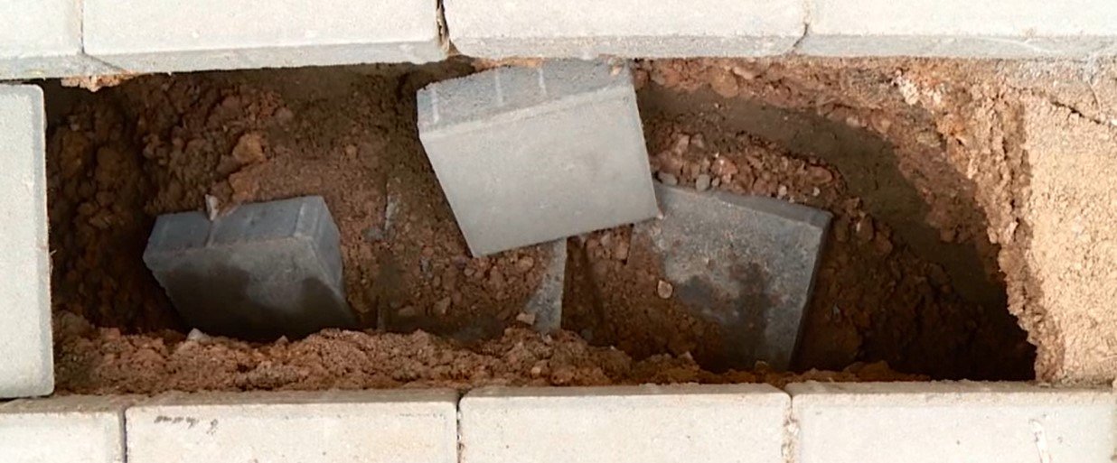 Мъж пропадна в отворила се дупка в новоремонтиран тротоар в пловдивския