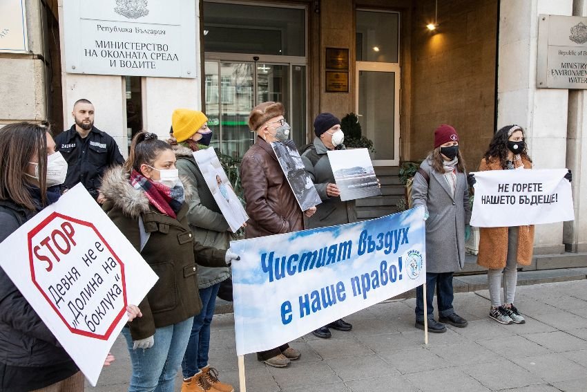 Граждански сдружения от София и Девня се обявиха срещу изгарянето