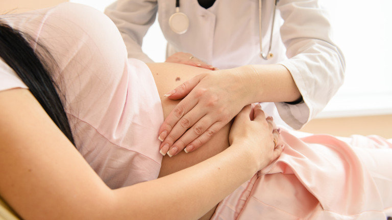 Най-малко седем случая на жени, починали в периода на бременността,