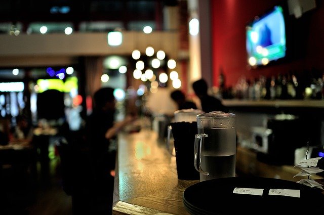 В Израел ресторантите баровете и кафенетата отварят но в тях