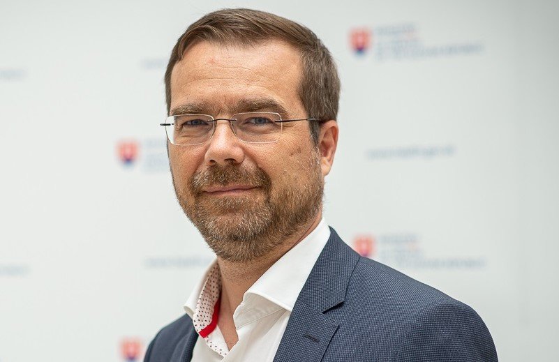 Словашкият здравен министър Марек Крайчи подаде оставка след разногласия в управляващата коалиция