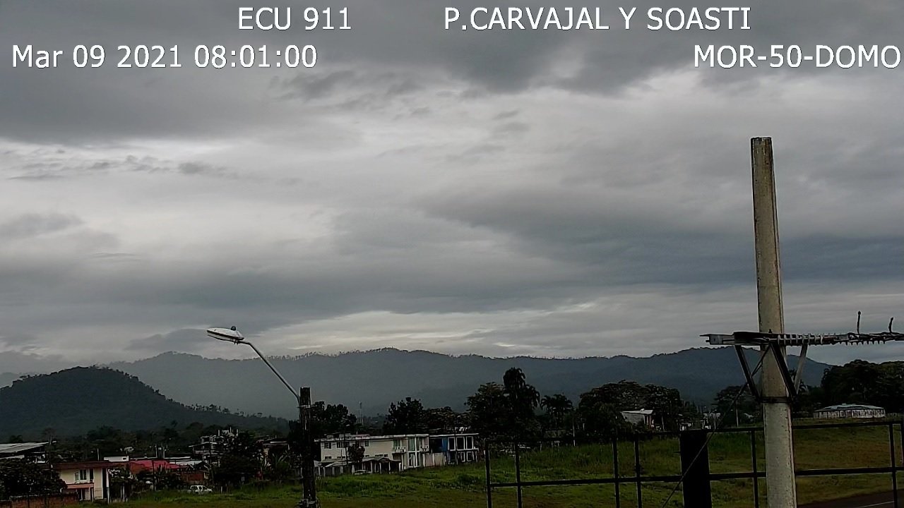 Небето на Риобамба столицата на провинция Чимборасо в Еквадор беше