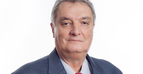 Пламен Стоянов е дипломат офицер от запаса познат в професионалните