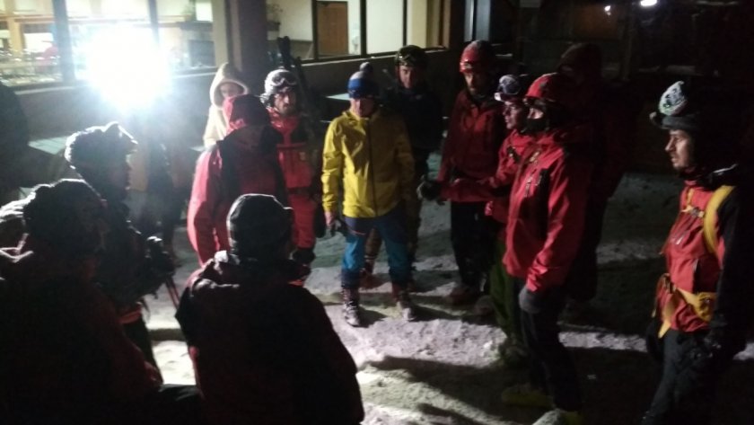 Издирването на 34 годишен скиор който изчезна в района на ски