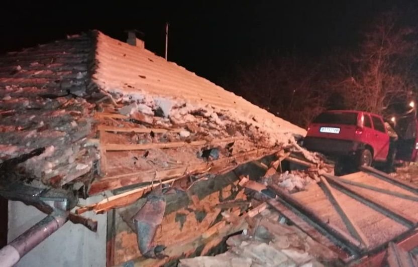 18 годишен шофьор е кацнал на покрива на обитаема къща във