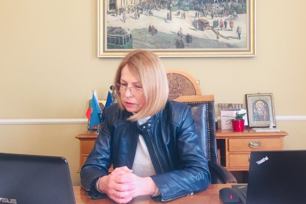 Кметът на София Йорданка Фандъкова участва в онлайн среща на