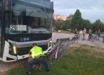 Автобус се качи на тротоар и блъсна пейка на метри от майки с деца в Пловдив