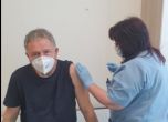 И министър Кацаров се ваксинира