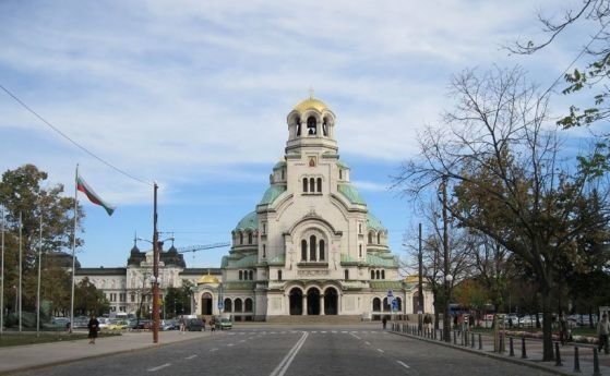 СОС закри депутатския паркинг до Св. Александър Невски