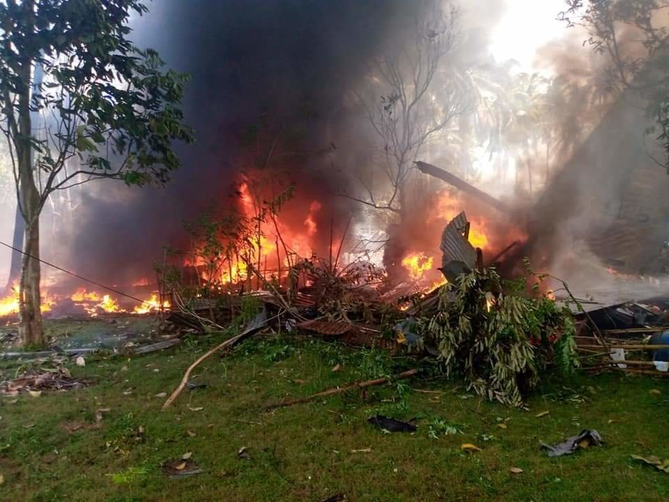Най малко 29 души са загинали при самолетната катастрофа на остров