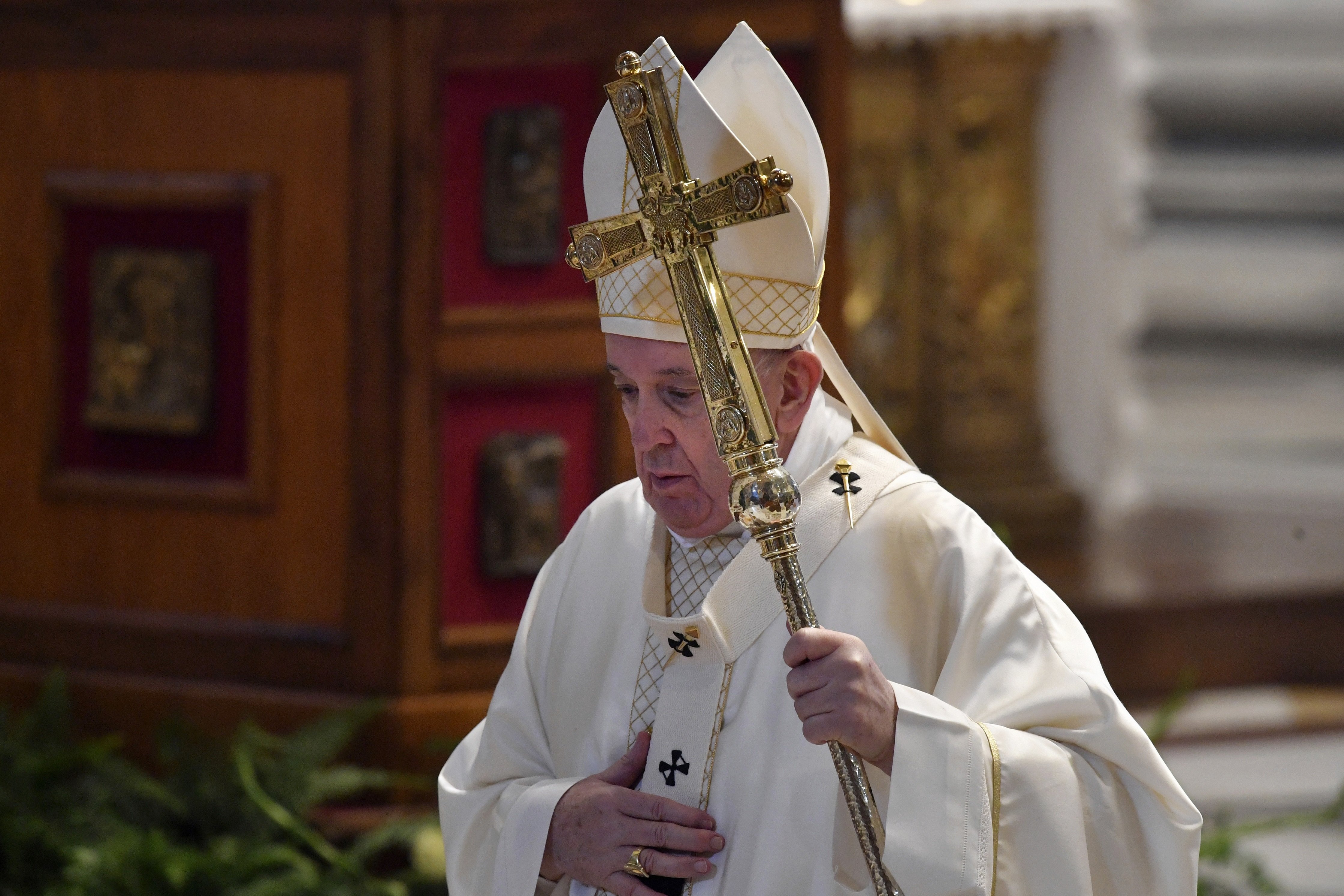 Папа Франциск е претърпял операция на дебелото черво в болница