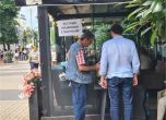 Граждани гласуват тестово на машина и на Витошка