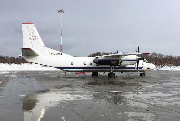 Самолет Ан 26 с 29 души 23 ма пътници и шестчленен