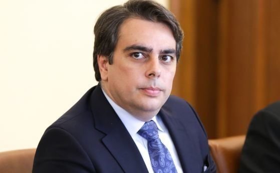 Финансовият министър Асен Василев дава бившето ръководство на Агенция Пътна
