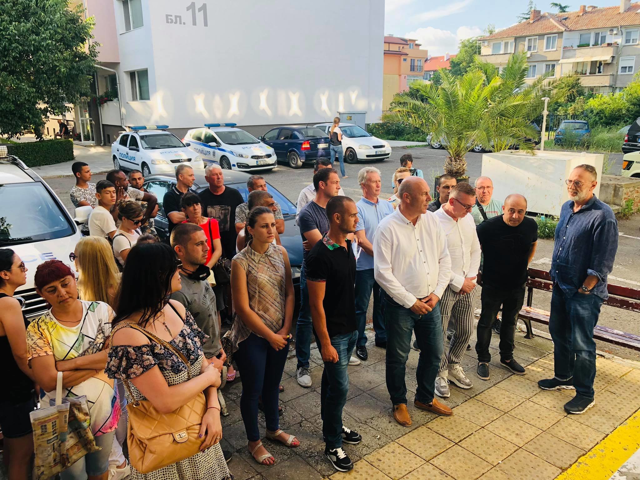 Активисти и симпатизанти на ГЕРБ се събраха на протести тази