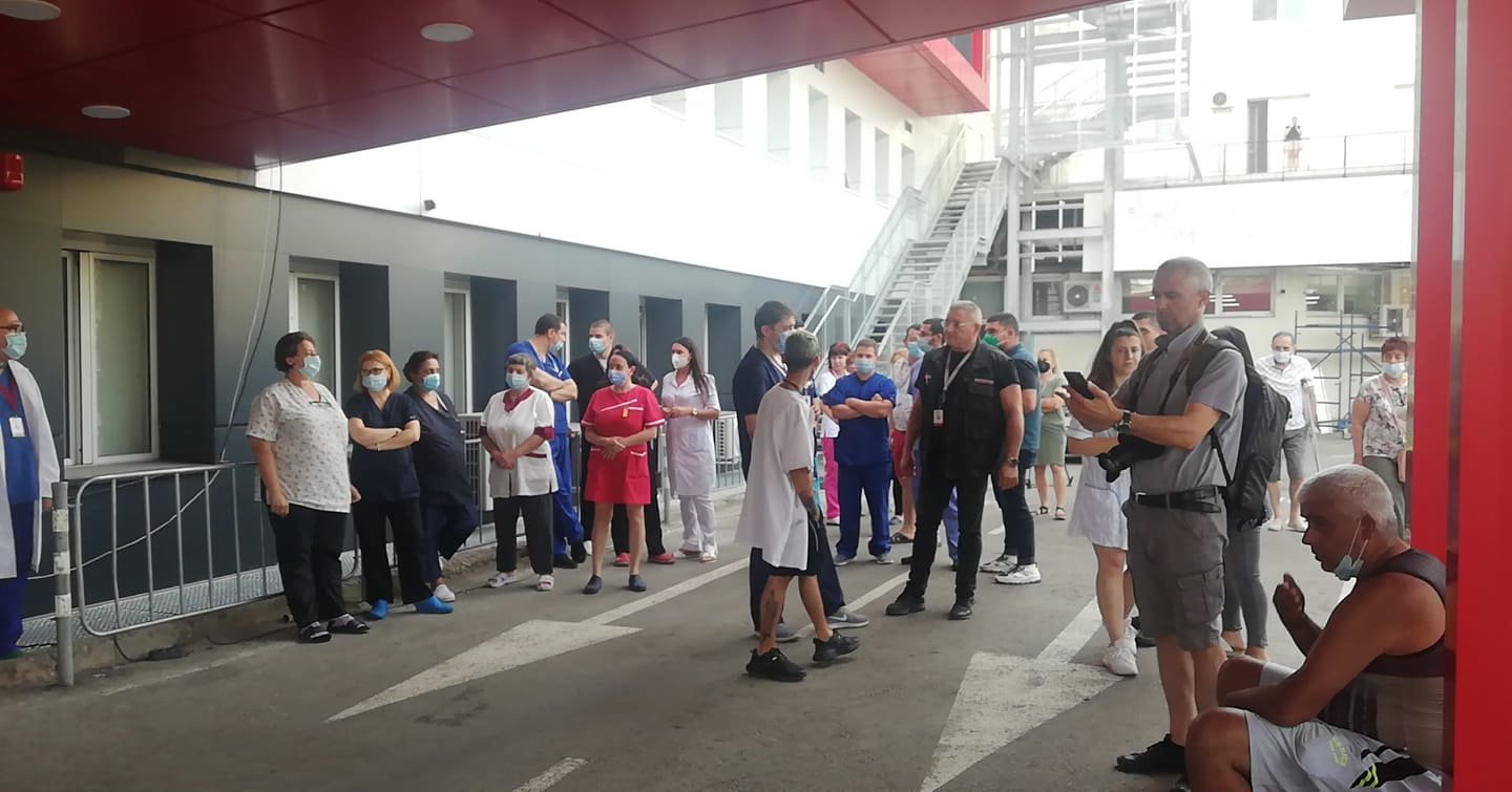 Медици от Пирогов излязоха днес на протест в подкрепа на