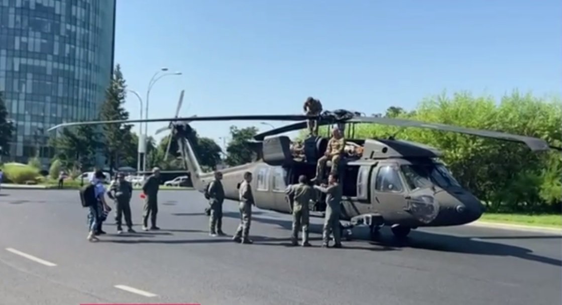 Американски военен хеликоптер Black Hawk кацна по спешност в