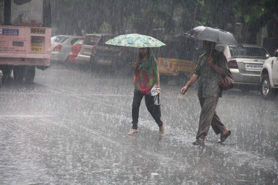 През нощта и в часовете преди обяд над северозападните райони
