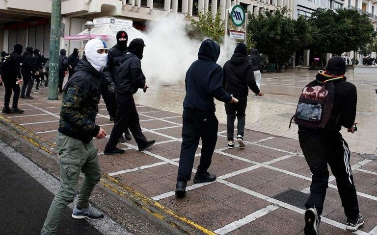 Гръцката полиция разпръсна със сълзотворен газ демонстрация в Атина срещу