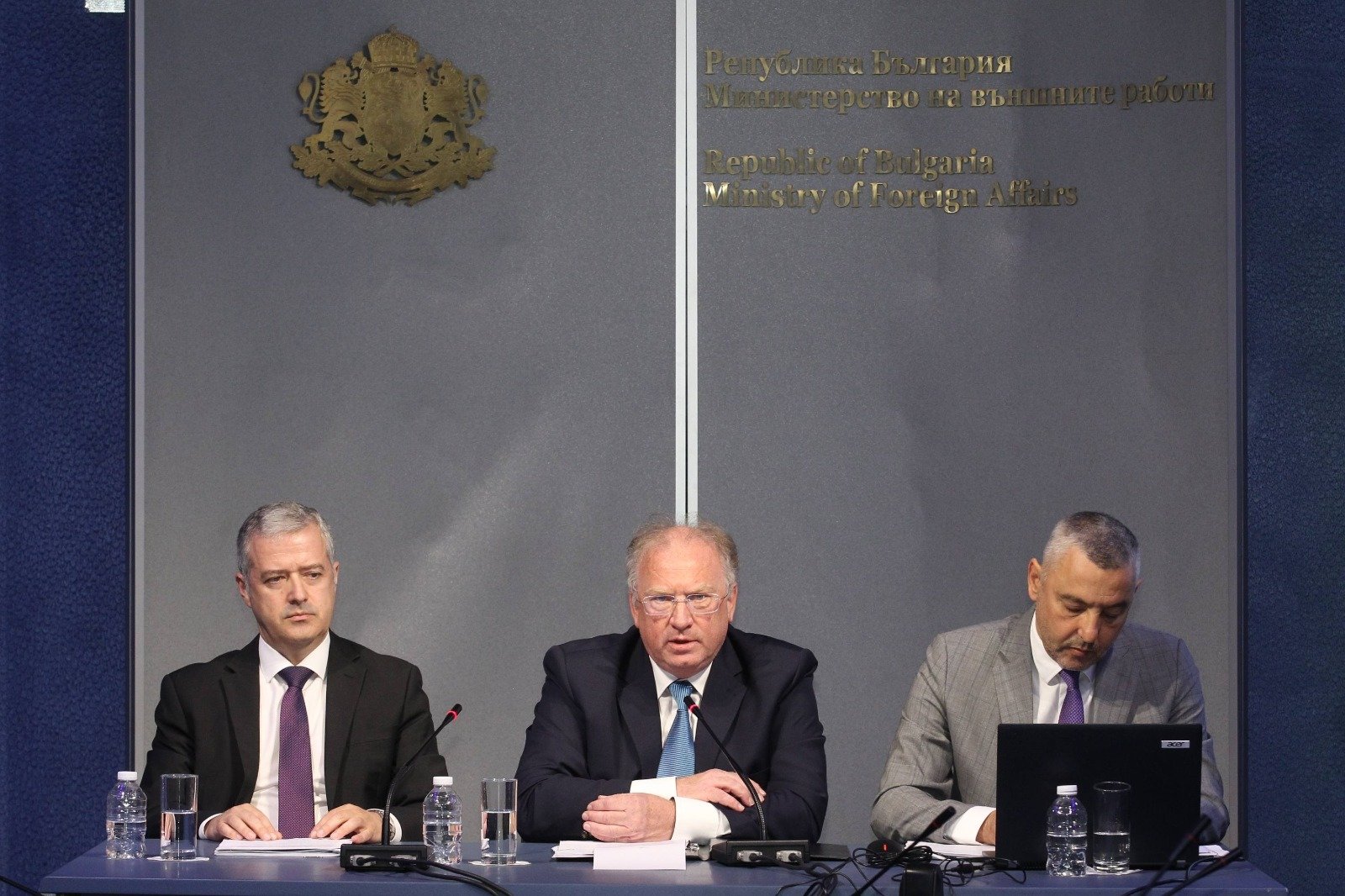 Министърът на външните работи Светлан Стоев обяви че министерството ще