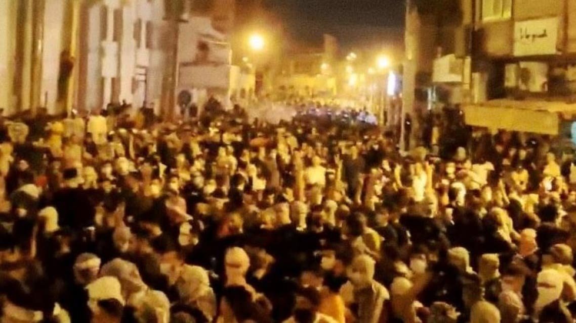 Смъртоносни улични протести избухнаха в Иран съобщава Би Би Си