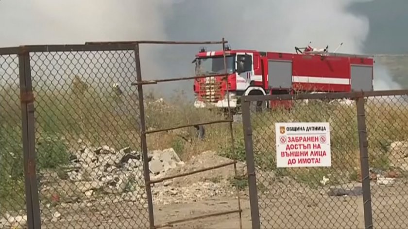 Пожарът над град Твърдица който вчера продължава да гори Пламъците