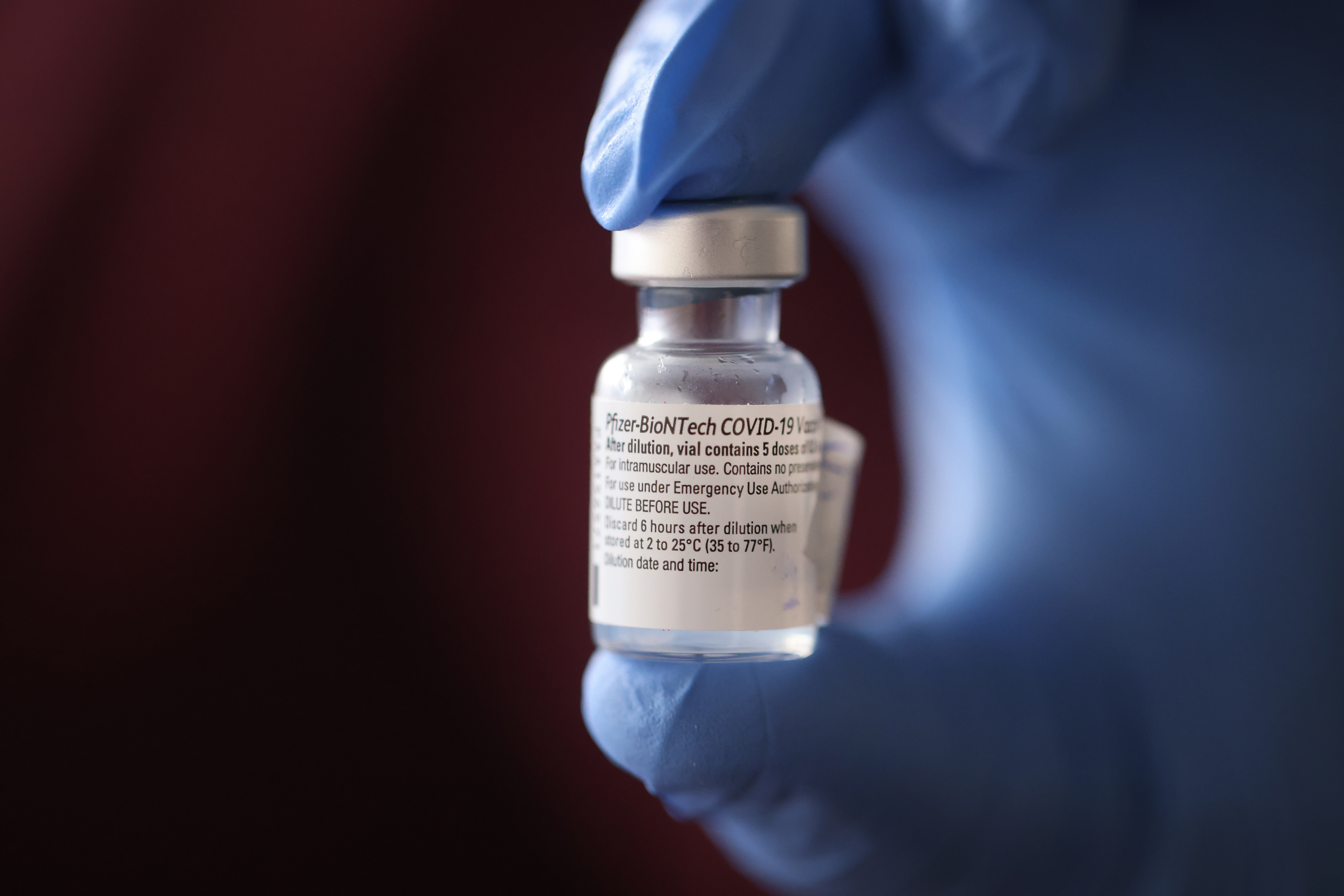 Силните продажби на ваксината срещу COVID-19 и други лекарства изстреляха