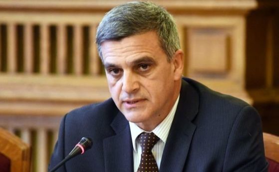 Премиерът Янев в Забърдо, проверява път, ремонтиран с пари от служебното правителство