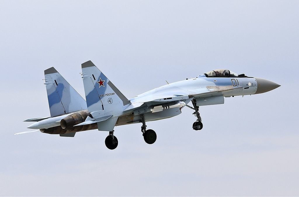 Руски боен самолет Су-35С, изпълняващ учебно-тренировъчен полет, се разби в