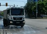 Раздават минерална вода в столицата, пръскат улици и булеварди