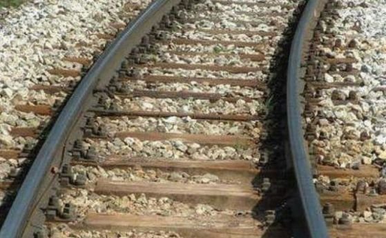 Мъж е загинал след като бърз влак блъснал колата му