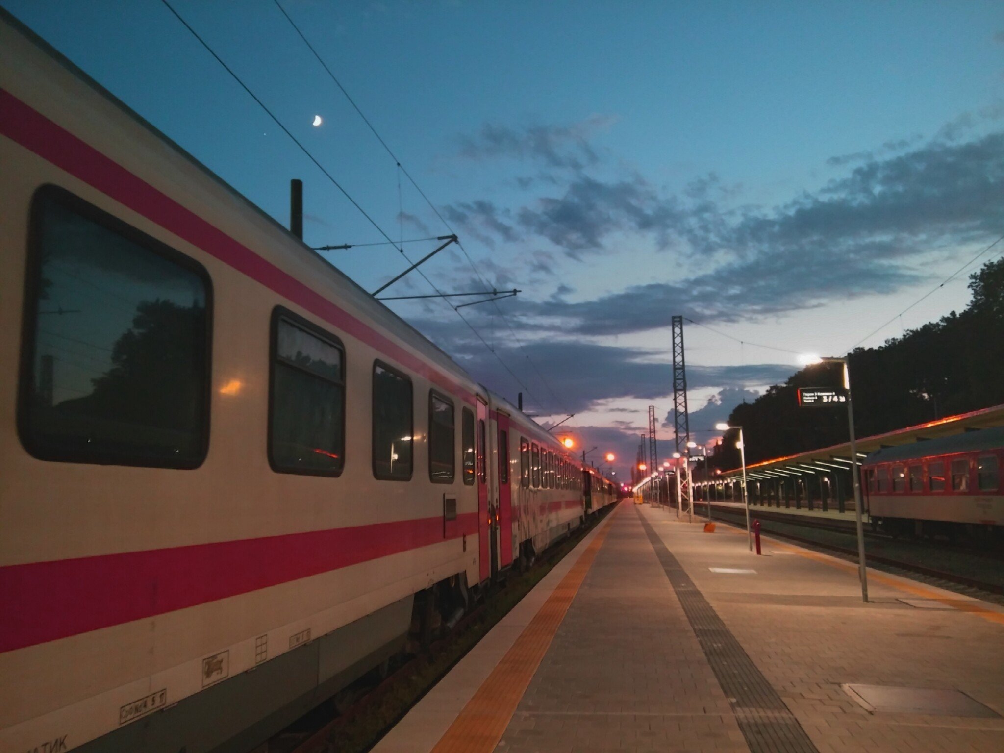 БДЖ обявиха че допълнителен нощен влак ще пътува по маршрута
