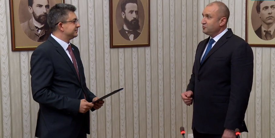 Номинираният за министър председател от Има такъв народ Пламен Николов връща