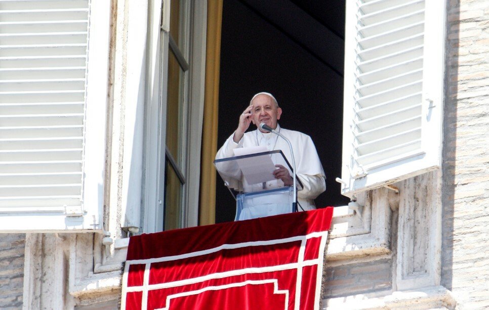 Пощенски служители откриха плик с три куршума адресиран до папа