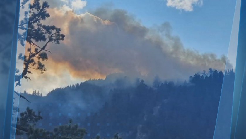 Втори ден продължава гасеното на пожара над Боровец Доброволци се
