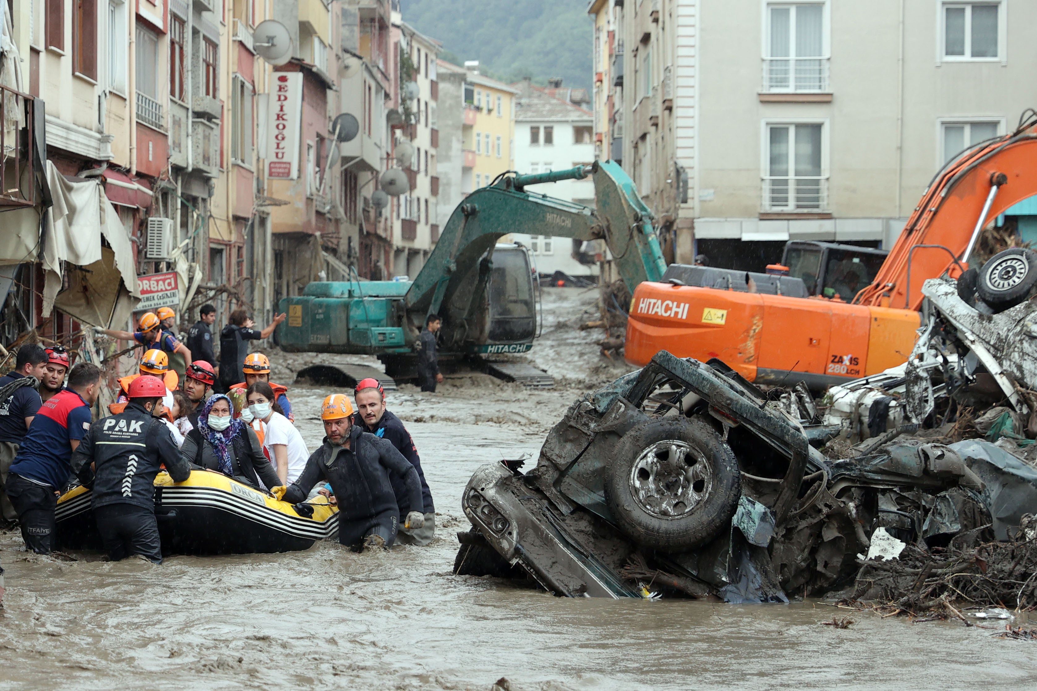След последваха тежки наводнения с човешки жертви в района на