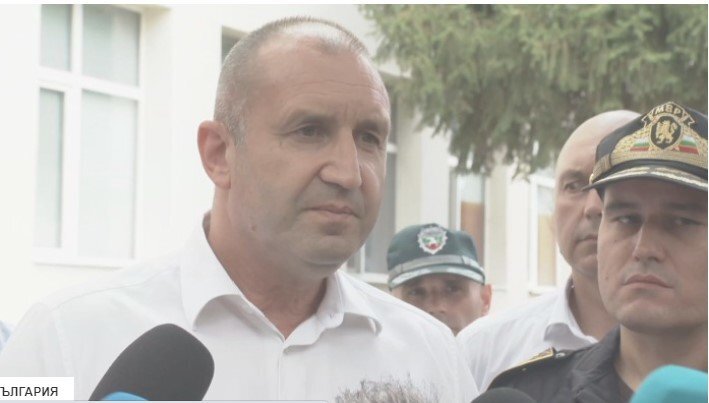 Президентът Румен Радев даде да се разбере че ще връчи