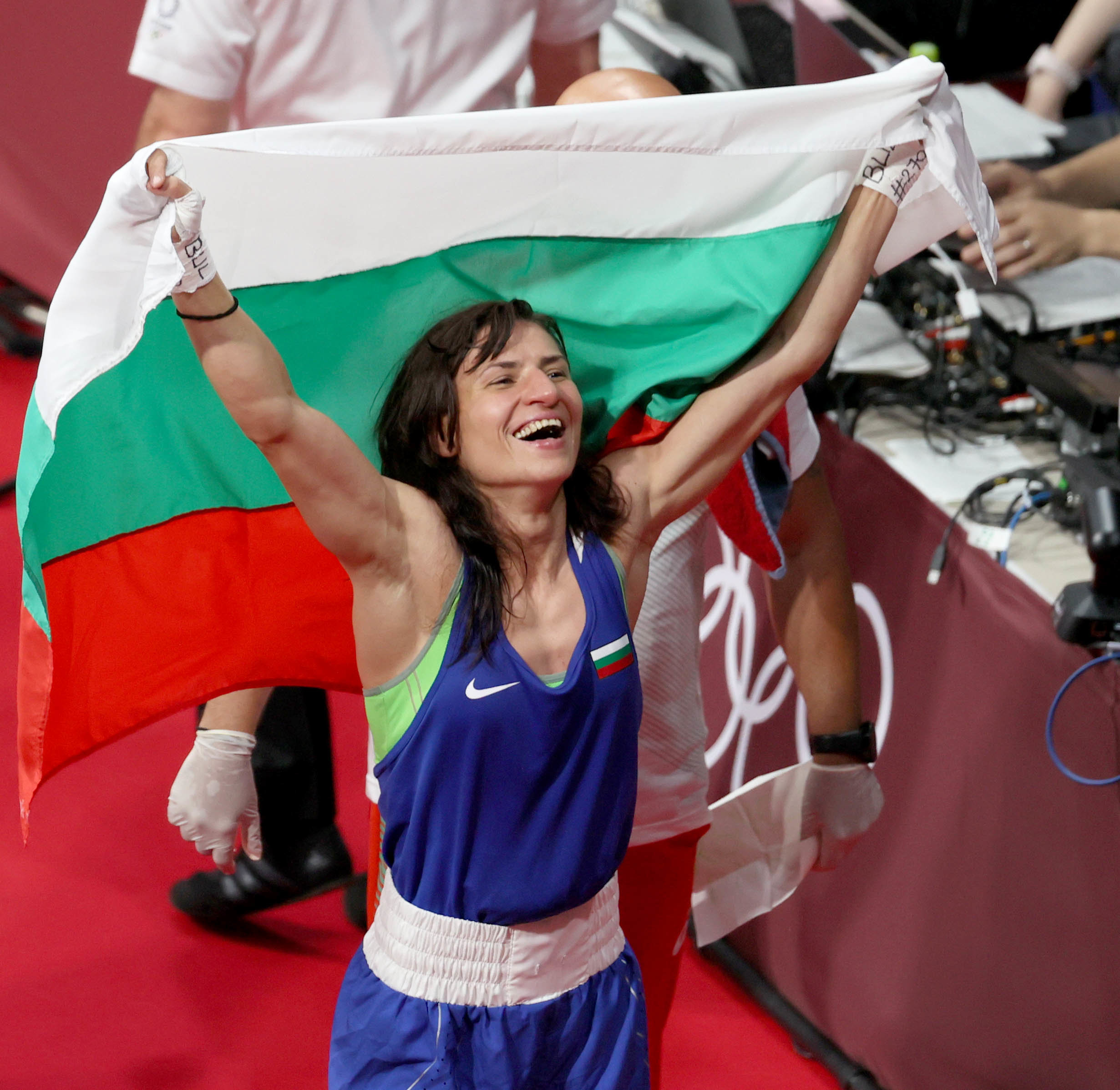 Стойка Кръстева се завърна в България със златен медал от