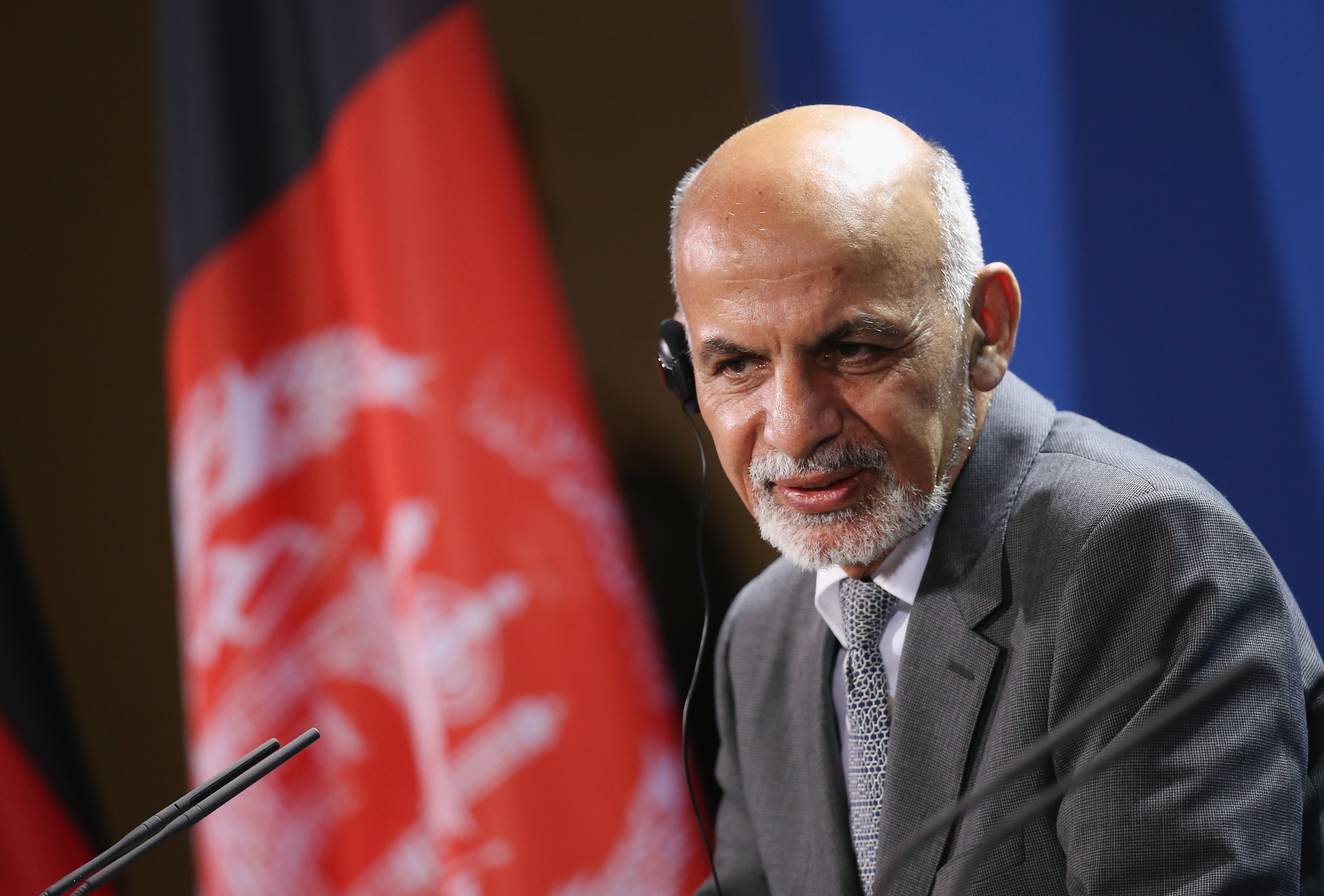 Президентът на Афганистан Ашраф Гани е напуснал границите на страната