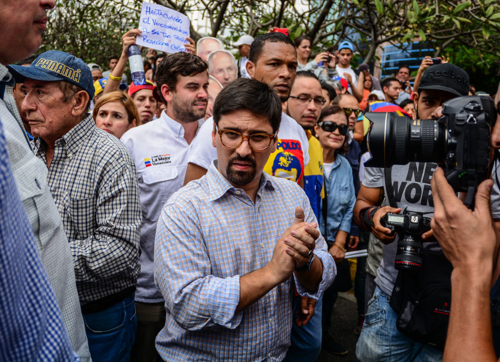 Венецуелският опозиционен лидер Фреди Гевара беше освободен от затвора в