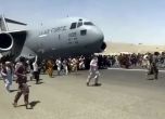 Афганистан: Намериха човешки останки по колелата на американски самолет